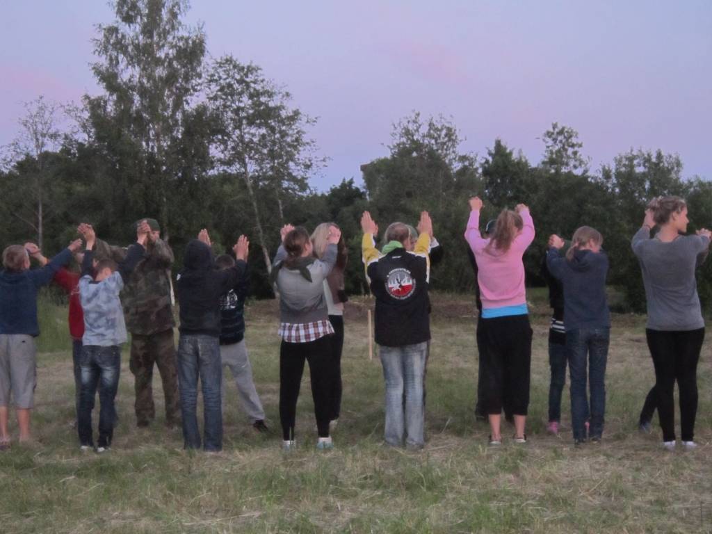 No 11. - 13.jūnijam Kazdangas apkārtnē notika praktiskās mācības jaunsargiem. Pavisam piedalījās ap 90 jaunsargu no Kazdangas, Pāvilostas, Liepājas, Nīcas, Grobiņas, Kalētiem, Priekules un Aizputes.
Trīs dienu praktiskajās mācībās bija...