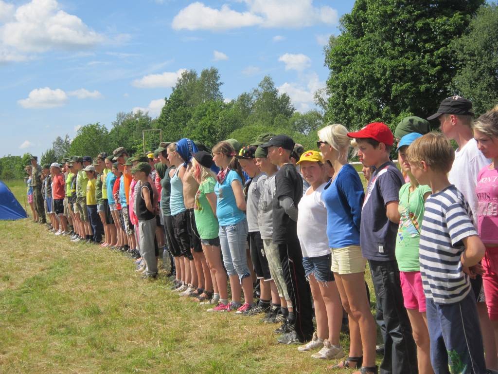 No 11. - 13.jūnijam Kazdangas apkārtnē notika praktiskās mācības jaunsargiem. Pavisam piedalījās ap 90 jaunsargu no Kazdangas, Pāvilostas, Liepājas, Nīcas, Grobiņas, Kalētiem, Priekules un Aizputes.
Trīs dienu praktiskajās mācībās bija...