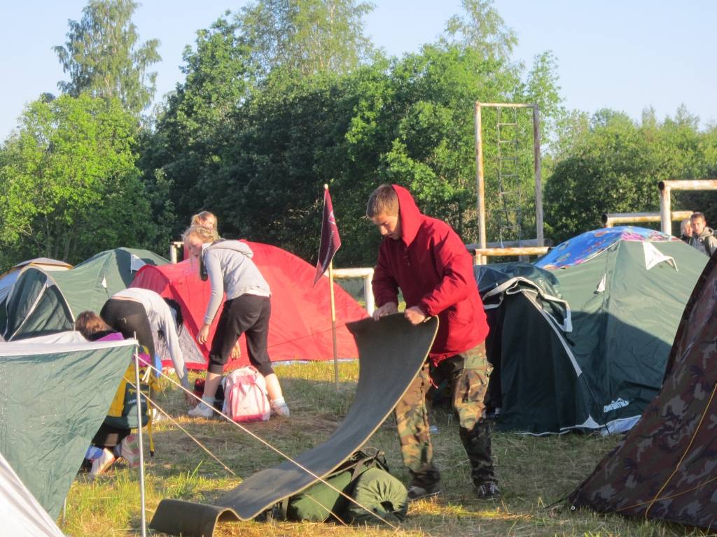 No 11. - 13.jūnijam Kazdangas apkārtnē notika praktiskās mācības jaunsargiem. Pavisam piedalījās ap 90 jaunsargu no Kazdangas, Pāvilostas, Liepājas, Nīcas, Grobiņas, Kalētiem, Priekules un Aizputes.
Trīs dienu praktiskajās mācībās bija...