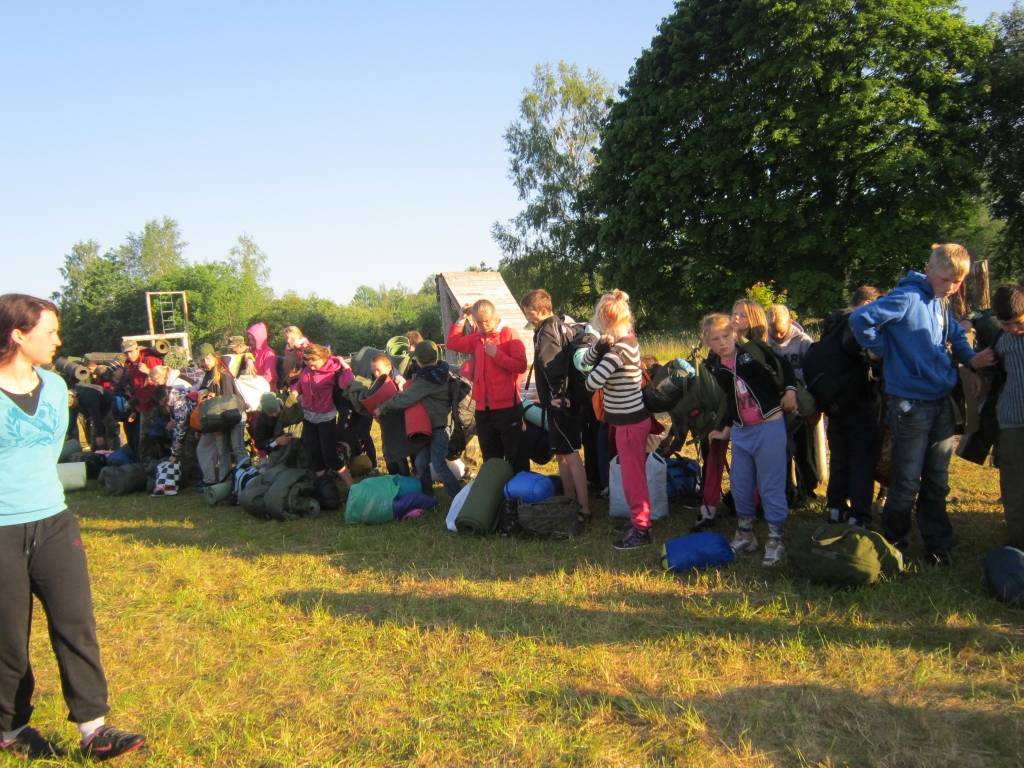 No 11. - 13.jūnijam Kazdangas apkārtnē notika praktiskās mācības jaunsargiem. Pavisam piedalījās ap 90 jaunsargu no Kazdangas, Pāvilostas, Liepājas, Nīcas, Grobiņas, Kalētiem, Priekules un Aizputes.
Trīs dienu praktiskajās mācībās bija...