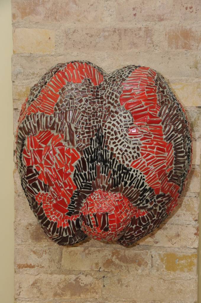 Aizputē galerijā “Mētras māja” skatāma izstāde “Pilieni”. Tajā galveno vietu ieņem stikla māksla, ko papildina grafikas, gleznas un zīmējumi. Izstādē piedalās Margarita Budze, Aija Didrihsone, Mētra Drulle, Elīna Elere, Bārbala Gulbe,...
Autors: Iluta Dreimane