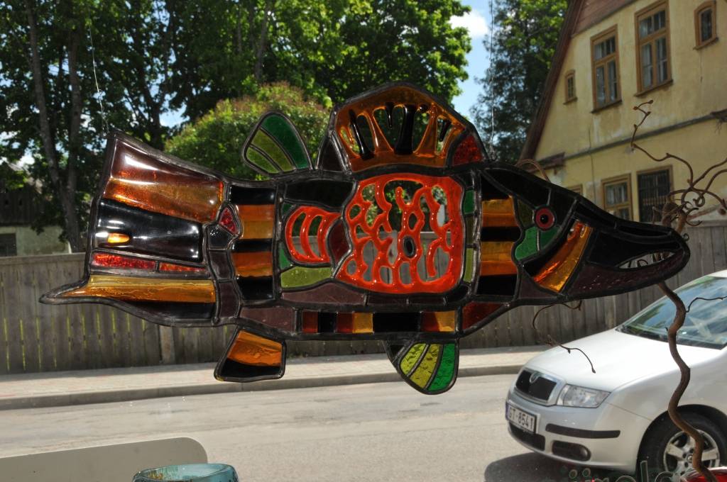 Aizputē galerijā “Mētras māja” skatāma izstāde “Pilieni”. Tajā galveno vietu ieņem stikla māksla, ko papildina grafikas, gleznas un zīmējumi. Izstādē piedalās Margarita Budze, Aija Didrihsone, Mētra Drulle, Elīna Elere, Bārbala Gulbe,...
Autors: Iluta Dreimane