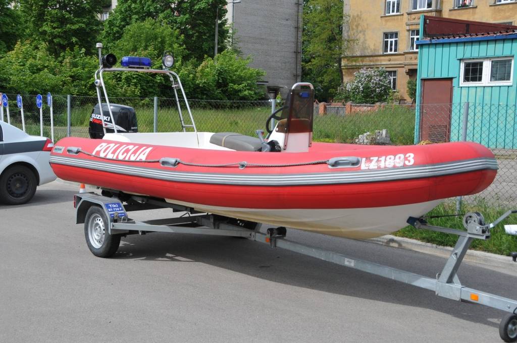 Piektdien, 1. jūnijā - Starptautiskajā bērnu tiesību aizsardzības dienā - pirmo reizi Valsts policijas Kurzemes reģiona pārvalde sarīkoja Atvērto durvju dienu visai ģimenei. Interesenti varēja doties ekskursijā pa policijas ēku, pagalmā...
Autors: Ilze Vainovska