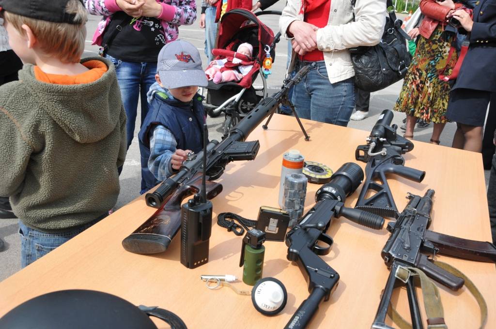 Piektdien, 1. jūnijā - Starptautiskajā bērnu tiesību aizsardzības dienā - pirmo reizi Valsts policijas Kurzemes reģiona pārvalde sarīkoja Atvērto durvju dienu visai ģimenei. Interesenti varēja doties ekskursijā pa policijas ēku, pagalmā...
Autors: Ilze Vainovska