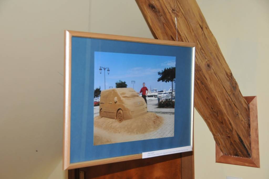 Pāvilostas novadpētniecības muzejā apskatāma Zigmunda Viļņa izstāde "Fragmenti". Izstādē apskatāmas fotogrāfijas, kurās redzamas mākslinieka veidotās smilšu, ledus un uguns skulptūras.
Autors: ReKurZeme, portāls