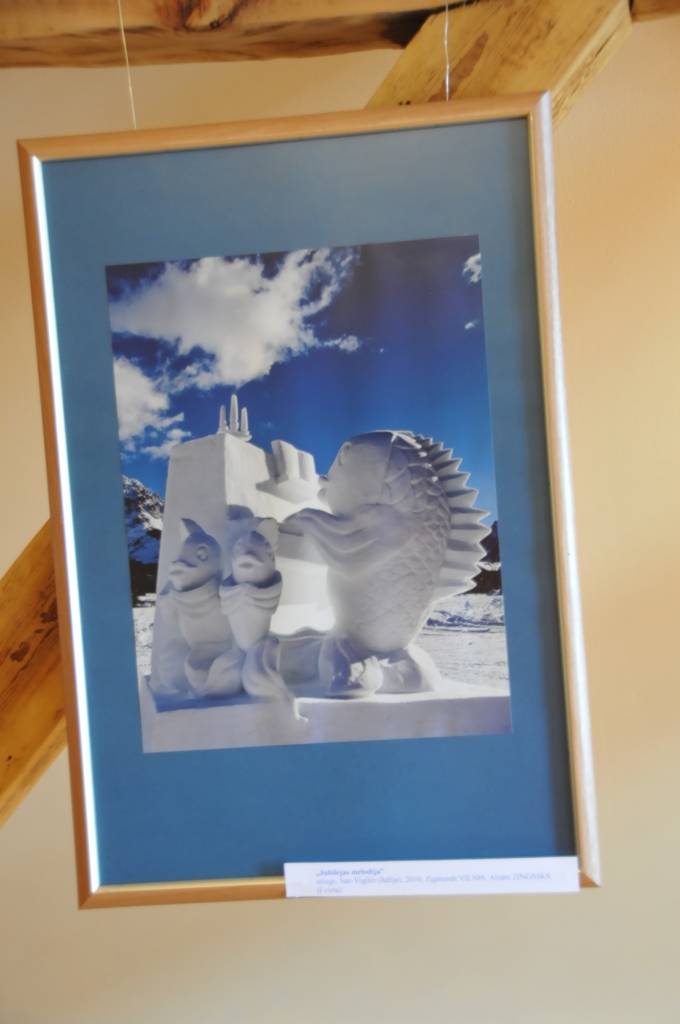 Pāvilostas novadpētniecības muzejā apskatāma Zigmunda Viļņa izstāde "Fragmenti". Izstādē apskatāmas fotogrāfijas, kurās redzamas mākslinieka veidotās smilšu, ledus un uguns skulptūras.
Autors: ReKurZeme, portāls