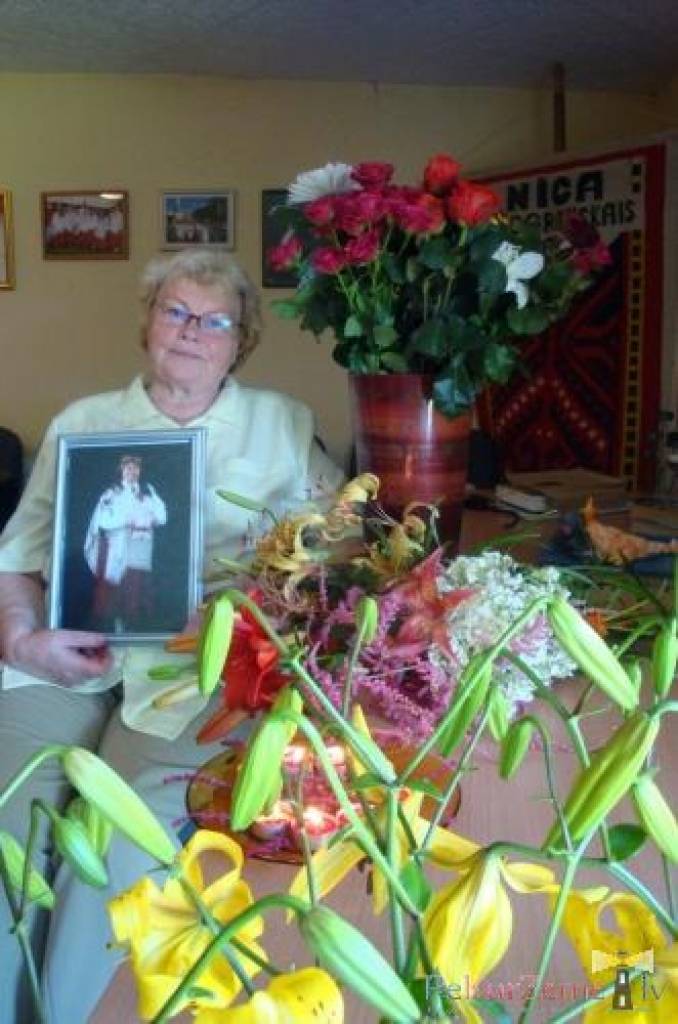Nīcas etnogrāfijas kolektīva dalībniekiem šovasar jaukas un nozīmīgas jubilejas. Jūlija pēdējā trešdienā, gatavojoties svētdienas pasākumam Liepājā, paspējām godināt, dziedāt, teikt labus vārdus un vēlēt daudz baltu dieniņu un labu...
Autors: ReKurZeme, portāls