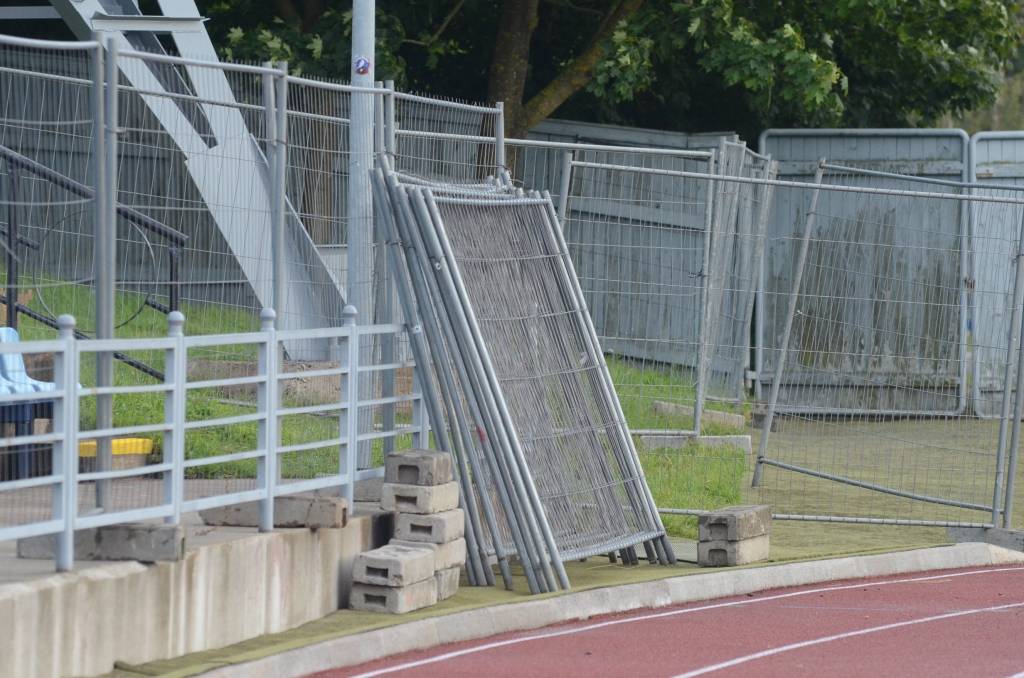 Trešdien, gaidot UEFA Eiropas līgas otrās kvalifikācijas kārtas pirmo spēli ar Varšavas "Legia", ap stadionu "Daugava" jau bija uzlikts papildus žogs, norobežota bija arī stadiona mazā tribīne, kur atradīsies poļu fani. "Legia" fani aiz...
Autors: Uldis Dobelis
