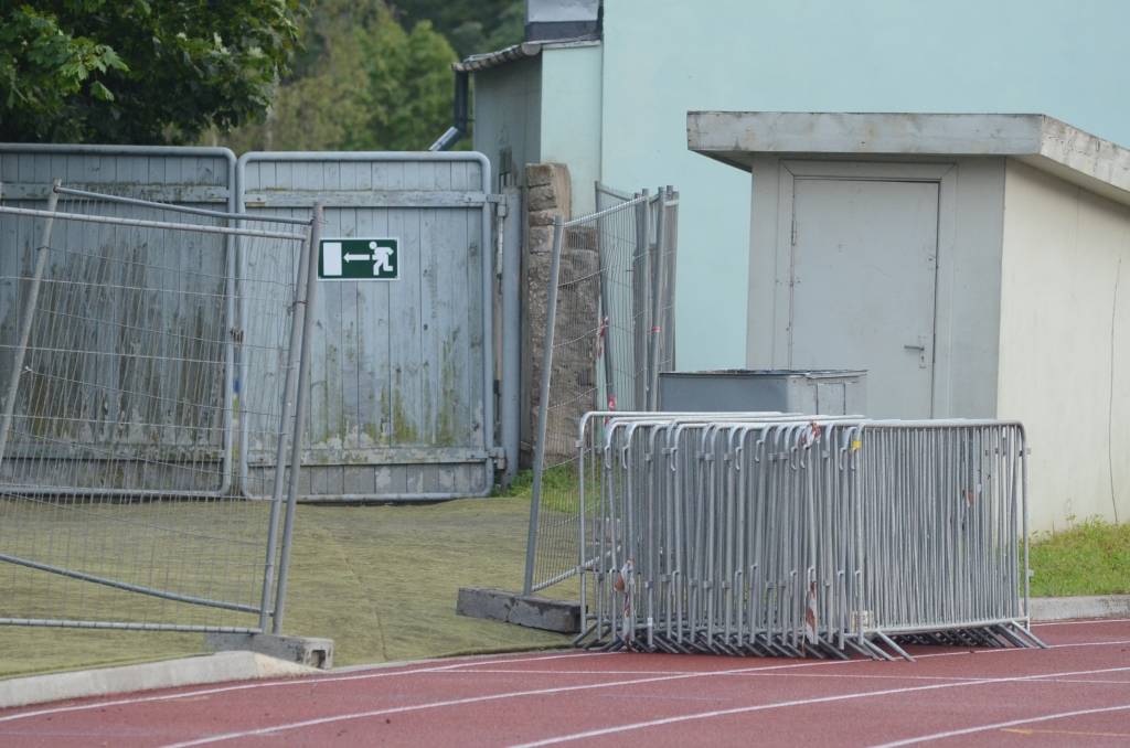 Trešdien, gaidot UEFA Eiropas līgas otrās kvalifikācijas kārtas pirmo spēli ar Varšavas "Legia", ap stadionu "Daugava" jau bija uzlikts papildus žogs, norobežota bija arī stadiona mazā tribīne, kur atradīsies poļu fani. "Legia" fani aiz...
Autors: Uldis Dobelis