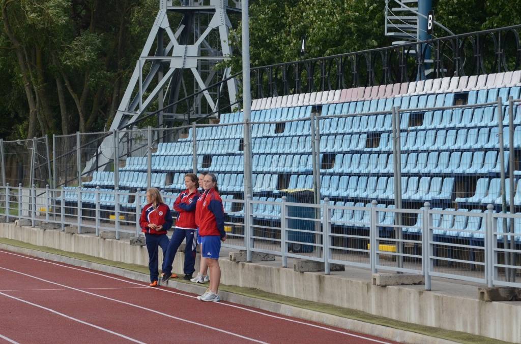 Trešdien, gaidot UEFA Eiropas līgas otrās kvalifikācijas kārtas pirmo spēli ar Varšavas "Legia", ap stadionu "Daugava" jau bija uzlikts papildus žogs, norobežota bija arī stadiona mazā tribīne, kur atradīsies poļu fani. "Legia" fani aiz...
Autors: Uldis Dobelis