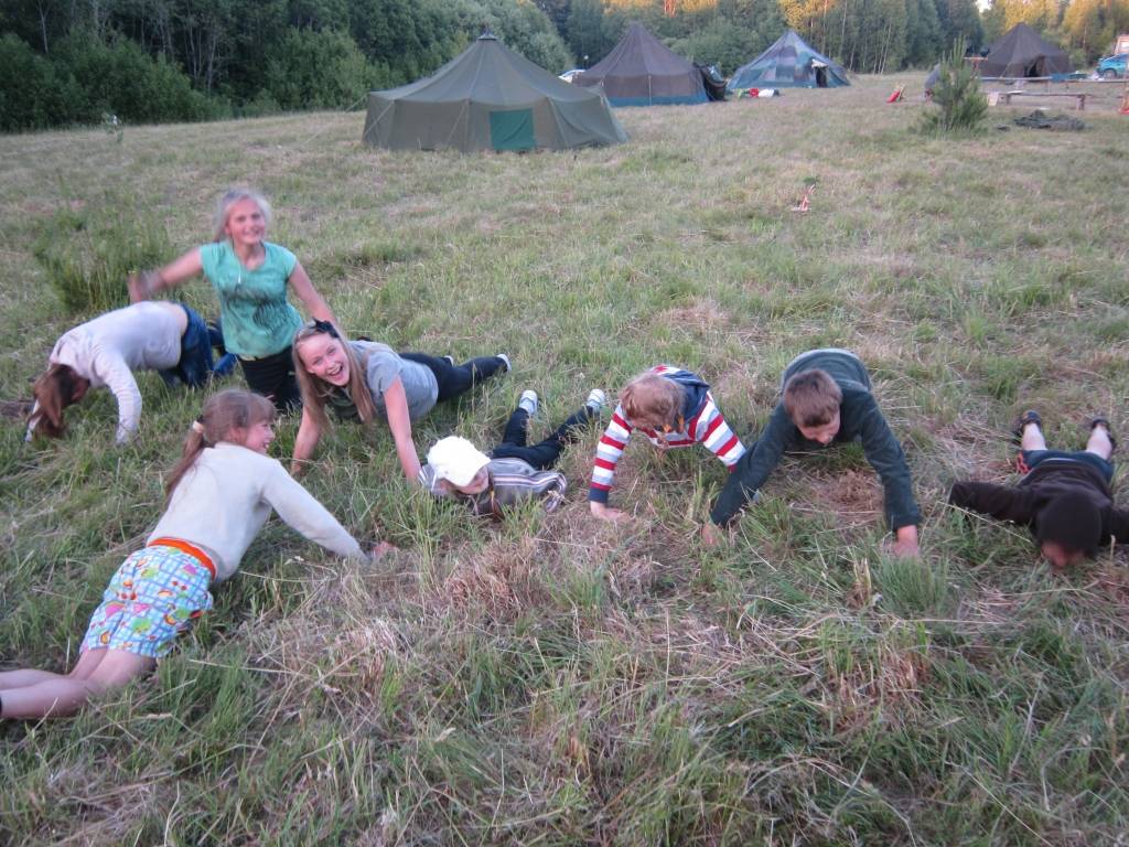 Kalētos aizvadīta nometne "Tūrisma dienas 2012". Foto iesūtījusi Daina Garoza.
Autors: ReKurZeme, portāls