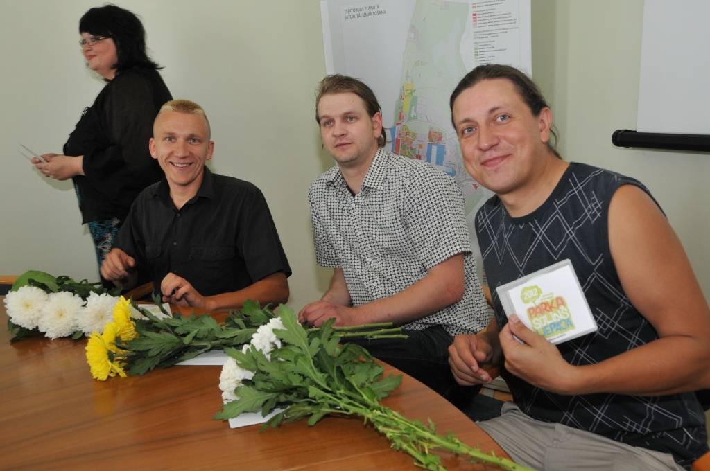 Foto: (No kreisās) Guntis Jekste, Krists Erbs un pirmās vietas ieguvējs Renārs Šlisers.
Autors: Dainis Ģelzis