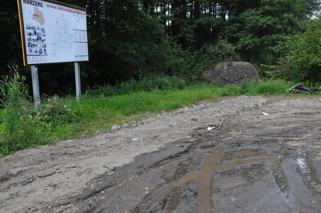 Pirms 30 gadiem atklātais Jāņakmens atkal ir “pazudis” – noņemta norāde šosejas malā, ceļš nav izbraucams un arī kājām līdz tam nesanāk aiziet, ja vien nav zvejnieku zābaki vai drosme soļot ar basām. Tāpat arī Rucavas keramikas tradīcijas...
Autors: ReKurZeme, portāls