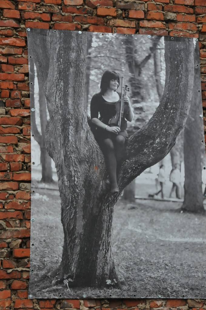 Karostas manēžā (Zemgales ielā) skatāma izstāde KAROSTA - FOTO OSTA 2012.
Laikā no 13. līdz 17. jūnijam Karostā notika radošā nometne fotogrāfiem "Karosta - foto osta 2012", kuras laikā nometnes dalībnieki fotogrāfēja Karostas iedzīvotāju...
Autors: ReKurZeme, portāls
