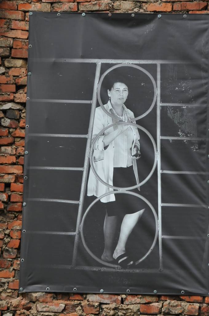 Karostas manēžā (Zemgales ielā) skatāma izstāde KAROSTA - FOTO OSTA 2012.
Laikā no 13. līdz 17. jūnijam Karostā notika radošā nometne fotogrāfiem "Karosta - foto osta 2012", kuras laikā nometnes dalībnieki fotogrāfēja Karostas iedzīvotāju...
Autors: ReKurZeme, portāls