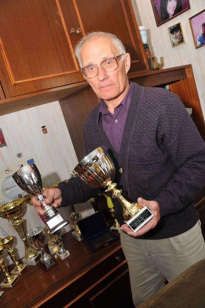 Grobiņas novada riteņbraucējs Nikolajs Pušņickis pārvedis divus kausus no pasaules spēcīgāko riteņbraucēju sacensībām Austrijā.
Autors: Dainis Ģelzis