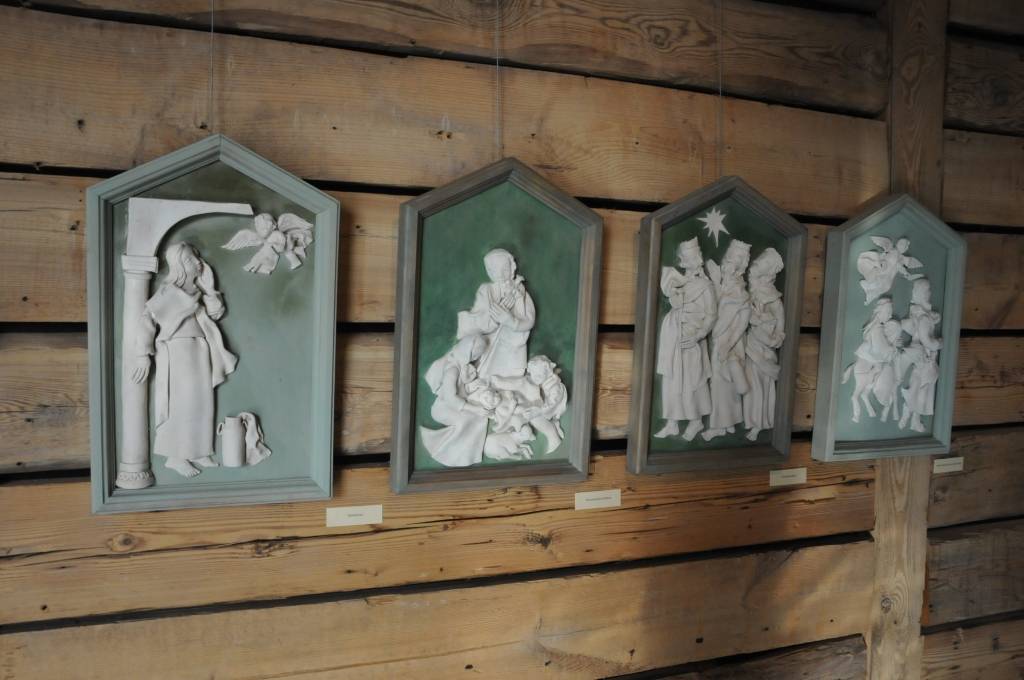 12. septembrī mākslas galerijā "Promenade" tika atklāta Vijas Bernātes personālizstāde "Trausli".

Vija Bernāte darbus izstrādā savdabīgā tehnikā, proti, talkā tiek likts māls un skalpelis, un kā minējis mākslinieks Aldis Kļaviņš, tad Vija...
Autors: ReKurZeme, portāls