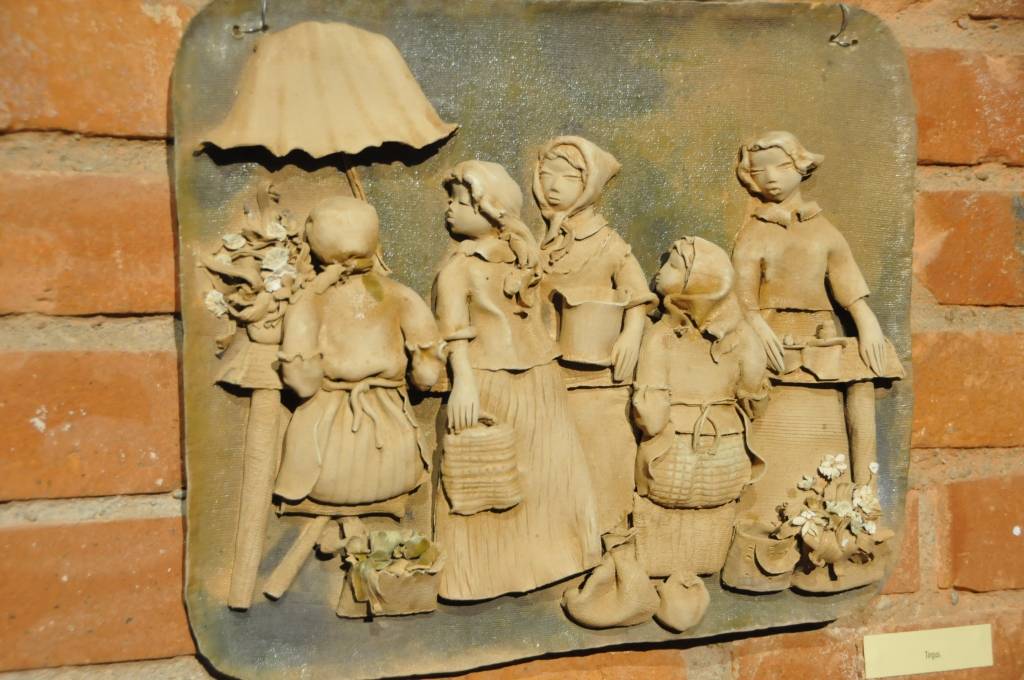 12. septembrī mākslas galerijā "Promenade" tika atklāta Vijas Bernātes personālizstāde "Trausli".

Vija Bernāte darbus izstrādā savdabīgā tehnikā, proti, talkā tiek likts māls un skalpelis, un kā minējis mākslinieks Aldis Kļaviņš, tad Vija...
Autors: ReKurZeme, portāls