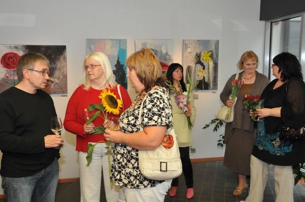 UPB izstāžu galerijā (Dzintaru ielā 19 Liepājā) līdz 20. oktobrim apskatāma Gintas Stavrovskas personālizstāde "Aizmirstie dārzi".
Kā atzīst pati māksliniece, tad desmit viņas gleznās ir vēstījums par lauku mājām un dārziem, kas pamesti,...
Autors: ReKurZeme, portāls