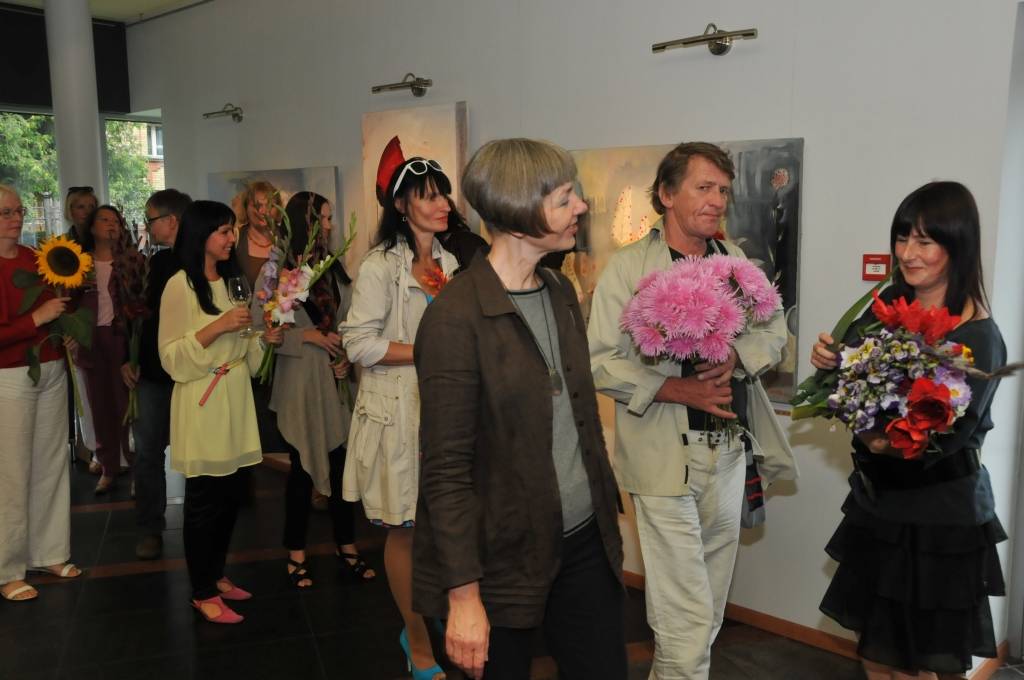 UPB izstāžu galerijā (Dzintaru ielā 19 Liepājā) līdz 20. oktobrim apskatāma Gintas Stavrovskas personālizstāde "Aizmirstie dārzi".
Kā atzīst pati māksliniece, tad desmit viņas gleznās ir vēstījums par lauku mājām un dārziem, kas pamesti,...
Autors: ReKurZeme, portāls