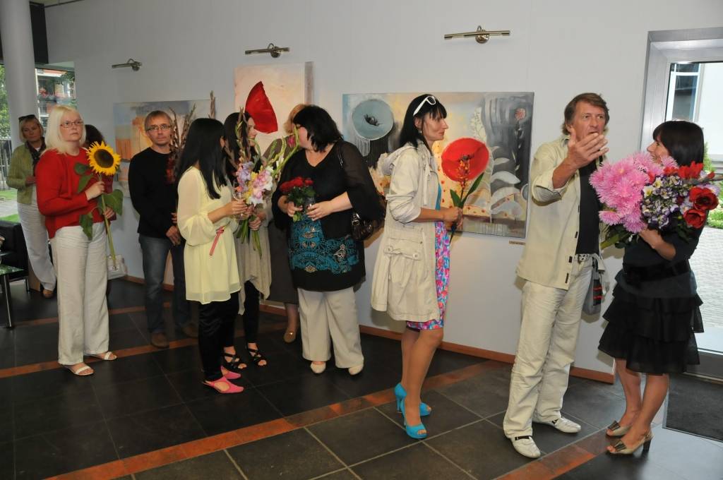 UPB izstāžu galerijā (Dzintaru ielā 19 Liepājā) līdz 20. oktobrim apskatāma Gintas Stavrovskas personālizstāde "Aizmirstie dārzi".
Kā atzīst pati māksliniece, tad desmit viņas gleznās ir vēstījums par lauku mājām un dārziem, kas pamesti,...
Autors: ReKurZeme, portāls