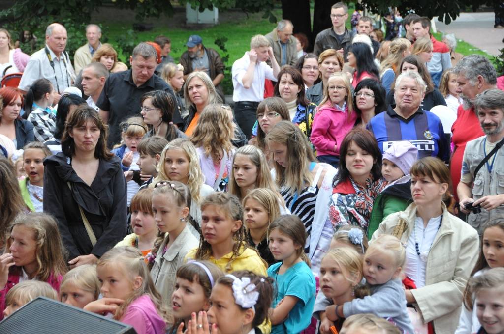 Zinību dienā 3. septembrī Liepājā Rožu laukumā notika Liepājas bērnu un jaunatnes centra kolektīvu koncerts, radošās darbnīcas, pulciņu prezentācijas un tika sniegta informācija par brīvā laika pavadīšanas iespējām.
Autors: ReKurZeme, portāls