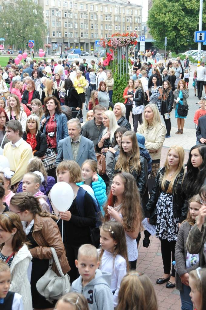Zinību dienā 3. septembrī Liepājā Rožu laukumā notika Liepājas bērnu un jaunatnes centra kolektīvu koncerts, radošās darbnīcas, pulciņu prezentācijas un tika sniegta informācija par brīvā laika pavadīšanas iespējām.
Autors: ReKurZeme, portāls