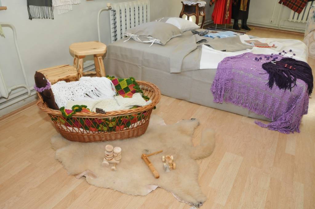 Līdz mēneša beigām Aizputē galerijā "Mētras māja" var apskatīt suitu mākslinieku un amatnieku darbus izstādē "Rīts suitos."Pirmo reizi "Rijas" meistari no Alsungas rīko izstādi ārpus savām mājām.
Izstādes autori: Zane Lintiņa, Laila...
Autors: ReKurZeme, portāls