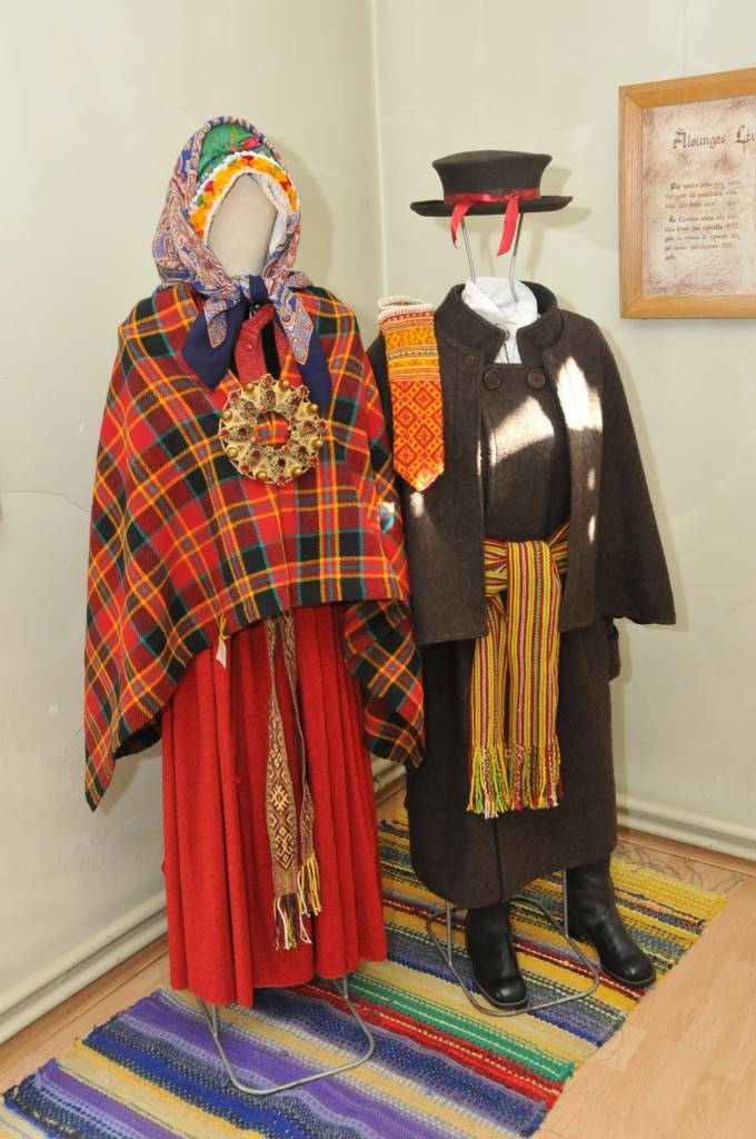 Līdz mēneša beigām Aizputē galerijā "Mētras māja" var apskatīt suitu mākslinieku un amatnieku darbus izstādē "Rīts suitos."Pirmo reizi "Rijas" meistari no Alsungas rīko izstādi ārpus savām mājām.
Izstādes autori: Zane Lintiņa, Laila...
Autors: ReKurZeme, portāls