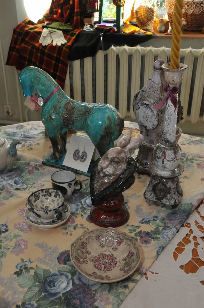 Līdz mēneša beigām Aizputē galerijā "Mētras māja" var apskatīt suitu mākslinieku un amatnieku darbus izstādē "Rīts suitos."Pirmo reizi "Rijas" meistari no Alsungas rīko izstādi ārpus savām mājām.
Izstādes autori: Zane Lintiņa, Laila...
Autors: ReKurZeme, portāls