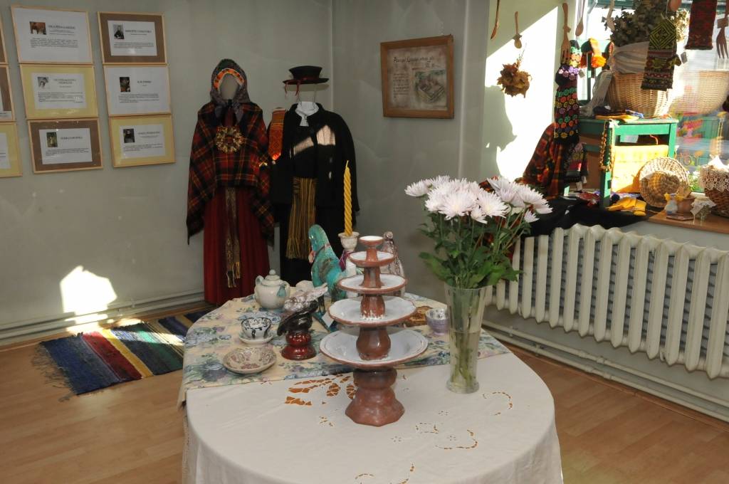 Līdz mēneša beigām Aizputē galerijā "Mētras māja" var apskatīt suitu mākslinieku un amatnieku darbus izstādē "Rīts suitos."Pirmo reizi "Rijas" meistari no Alsungas rīko izstādi ārpus savām mājām.
Izstādes autori: Zane Lintiņa, Laila...
Autors: ReKurZeme, portāls