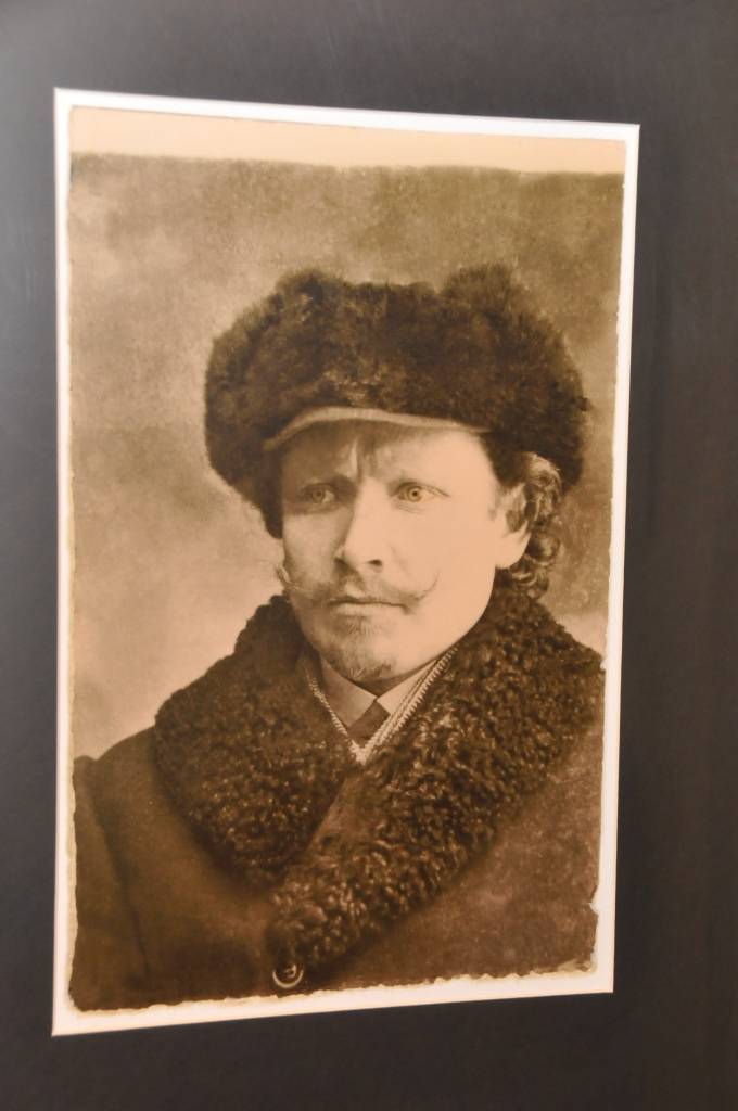Bārtas muzejā apskatāma izstāde "100 gadi ar fotogrāfiju. Miķeļa Grossa fotodarbnīca Bārtā", informē muzeja vadītāja Dina Kundziņa.
Izstādē skatāmi Grosu ģimenē saglabājušies M. Grosa (1886 – 1966) fotodarbi, kas tapuši gan laikā, kad...
Autors: ReKurZeme, portāls