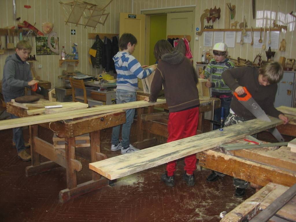 Aizputes novadā realizē Eiropas Sociālā fonda projektu par radošajām nometnēm skolās.
Nodarbības notiek gan Aizputes vidusskolā, gan Skolēnu Interešu izglītības centrā. Skolēni piesakās pie pedagogiem.
Kopumā visu mācību gadu darbojas...
Autors: ReKurZeme, portāls