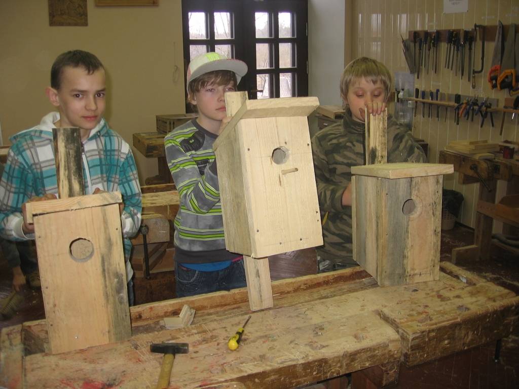 Aizputes novadā realizē Eiropas Sociālā fonda projektu par radošajām nometnēm skolās.
Nodarbības notiek gan Aizputes vidusskolā, gan Skolēnu Interešu izglītības centrā. Skolēni piesakās pie pedagogiem.
Kopumā visu mācību gadu darbojas...
Autors: ReKurZeme, portāls