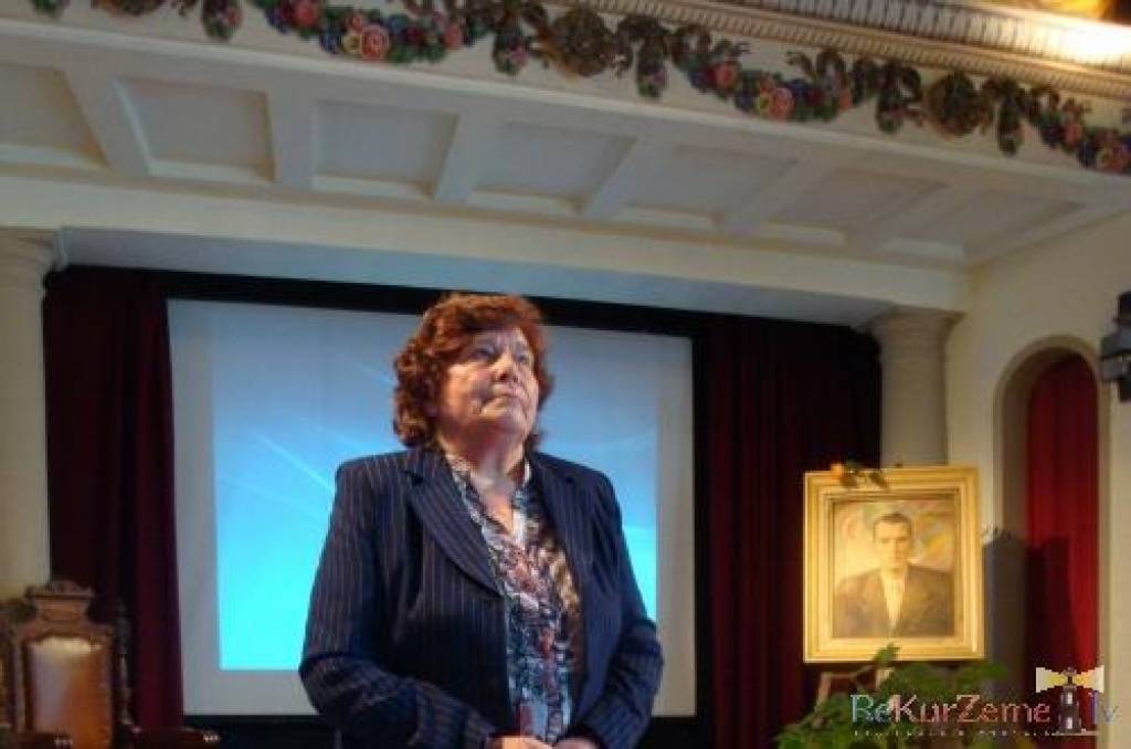 Eduarda Smiļģa Teātra muzejā notika sarīkojums "Ilmāra Bastjāņa atgriešanās", jo šovasar Kultūras akadēmija saņēma sūtījumu -- Nacionālā teātra aktiera Jāņa Lejiņa gleznoto Ilmāra Bastjāņa portretu. 29. septembrī Latvijas Kultūras...
Autors: ReKurZeme, portāls