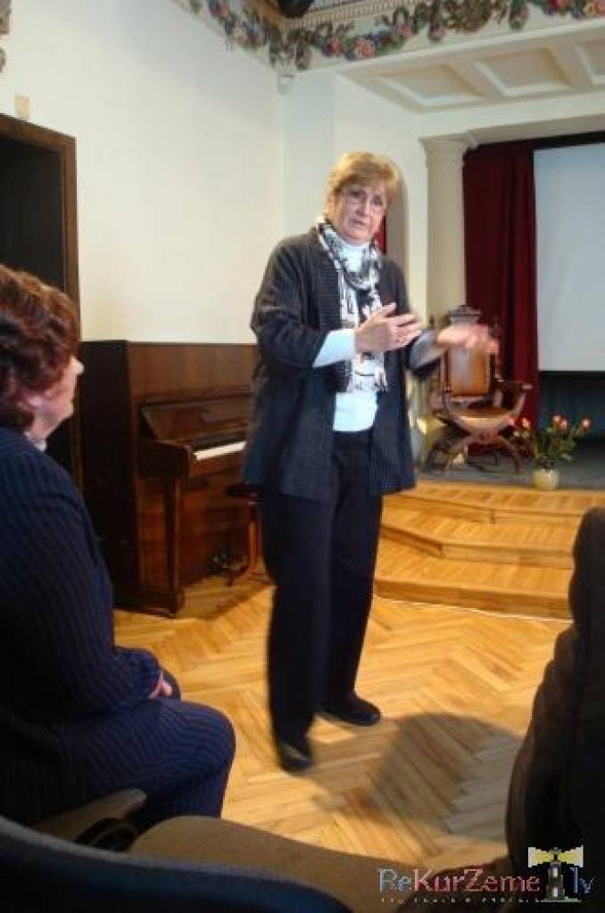 Eduarda Smiļģa Teātra muzejā notika sarīkojums "Ilmāra Bastjāņa atgriešanās", jo šovasar Kultūras akadēmija saņēma sūtījumu -- Nacionālā teātra aktiera Jāņa Lejiņa gleznoto Ilmāra Bastjāņa portretu. 29. septembrī Latvijas Kultūras...
Autors: ReKurZeme, portāls