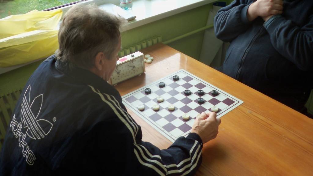 Ar Liepājas meistarkandidāta Andra Lasmaņa uzvaru noslēdzās Aizputes novada atklātās meistarsacīkstes dambretē. Piedāvājam kuldīdznieka Jāņa Rūtiņa, kurš ieguva otro vietu, fotogrāfijas no sacensībām.
Autors: ReKurZeme, portāls