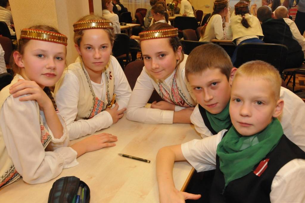 Ceturtdien, 15. novembrī, Liepājas BJC "Laumiņa" notika erudīcijas konkurss pilsētas 5.klašu skolēnu komandām par Latviju un radošā darbnīca "Mana kūka manai Latvijai".
Konkursa pirmajā daļā komandas sacentās zināšanās par Latviju – dabu,...
Autors: ReKurZeme, portāls