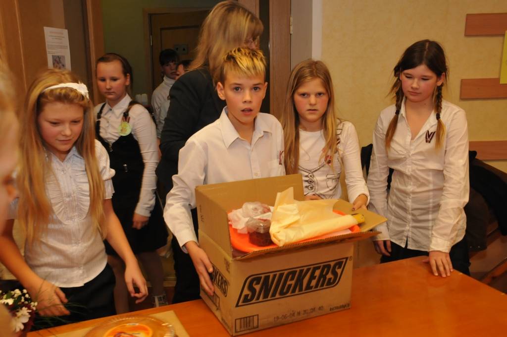 Ceturtdien, 15. novembrī, Liepājas BJC "Laumiņa" notika erudīcijas konkurss pilsētas 5.klašu skolēnu komandām par Latviju un radošā darbnīca "Mana kūka manai Latvijai".
Konkursa pirmajā daļā komandas sacentās zināšanās par Latviju – dabu,...
Autors: ReKurZeme, portāls