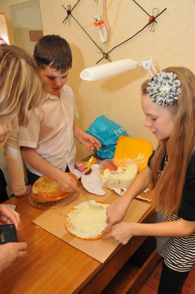 Ceturtdien, 15. novembrī, Liepājas BJC "Laumiņa" notika erudīcijas konkurss pilsētas 5.klašu skolēnu komandām par Latviju un radošā darbnīca "Mana kūka manai Latvijai".
Konkursa pirmajā daļā komandas sacentās zināšanās par Latviju – dabu,...
Autors: ReKurZeme, portāls