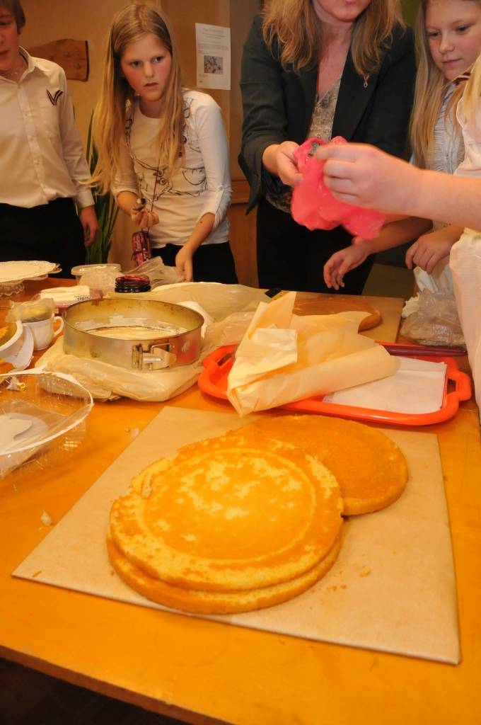 Ceturtdien, 15. novembrī, Liepājas BJC "Laumiņa" notika erudīcijas konkurss pilsētas 5.klašu skolēnu komandām par Latviju un radošā darbnīca "Mana kūka manai Latvijai".
Konkursa pirmajā daļā komandas sacentās zināšanās par Latviju – dabu,...
Autors: ReKurZeme, portāls