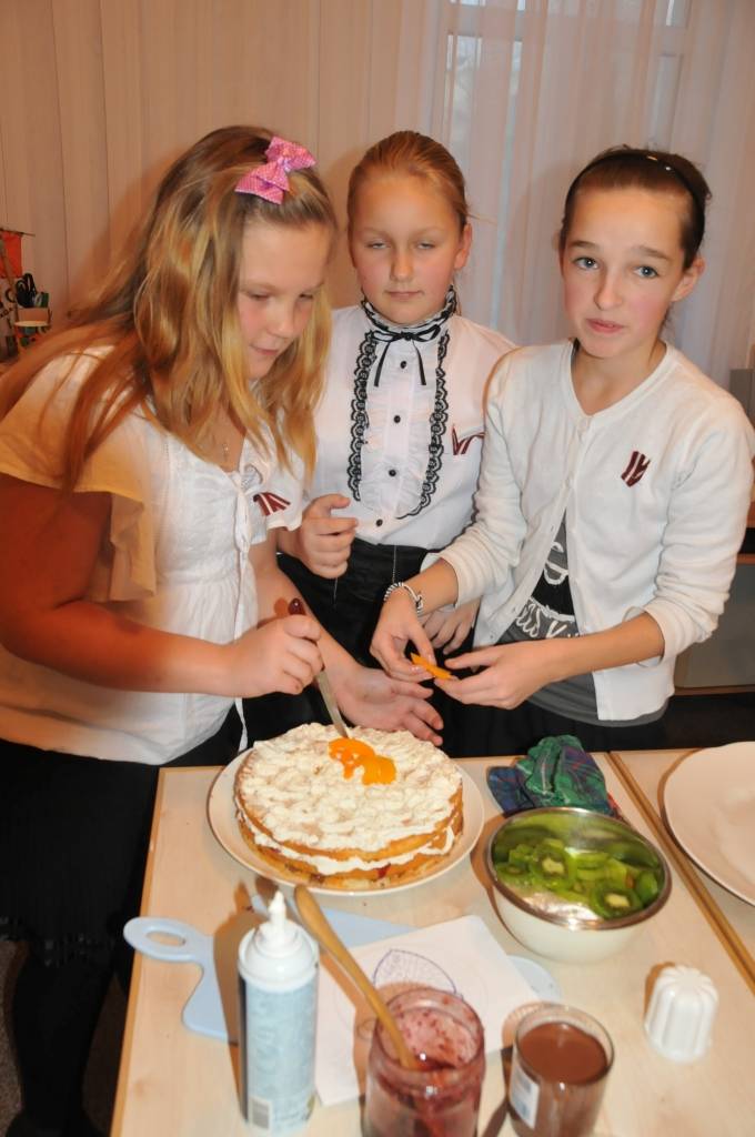 Ceturtdien, 15. novembrī, Liepājas BJC "Laumiņa" notika erudīcijas konkurss pilsētas 5.klašu skolēnu komandām par Latviju un radošā darbnīca "Mana kūka manai Latvijai".
Konkursa pirmajā daļā komandas sacentās zināšanās par Latviju – dabu,...
Autors: ReKurZeme, portāls