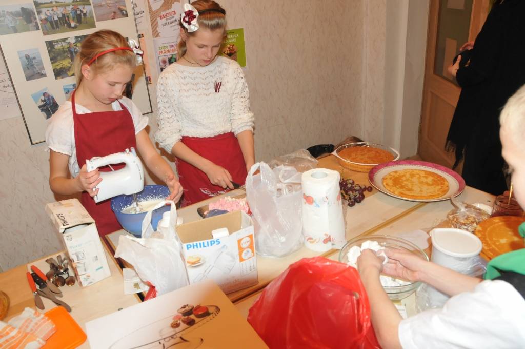 Ceturtdien, 15. novembrī, Liepājas BJC "Laumiņa" notika erudīcijas konkurss pilsētas 5.klašu skolēnu komandām par Latviju un radošā darbnīca "Mana kūka manai Latvijai".
Konkursa pirmajā daļā komandas sacentās zināšanās par Latviju – dabu,...
Autors: ReKurZeme, portāls