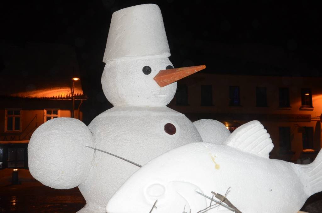 Arī šoziem dobelniekus un pilsētas viesus Dobeles vēsturiskajā tirgus laukumā un citviet pilsētā priecē sniegavīri. Tie Dobelē skatāmi visas ziemas garumā. Kopumā pilsētā skatāmi aptuveni 40 sniegavīri.
Autors: Uldis Dobelis