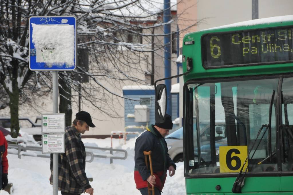 Pirmdien, 3. decembrī, Liepājā uzsnigusi bieza sniega kārta, radot grūtības gājējiem un autobraucējiem. Taču, ziemas prieku baudītāji tagad var ļauties iemīļotajām nodarbēm.
Autors: ReKurZeme, portāls