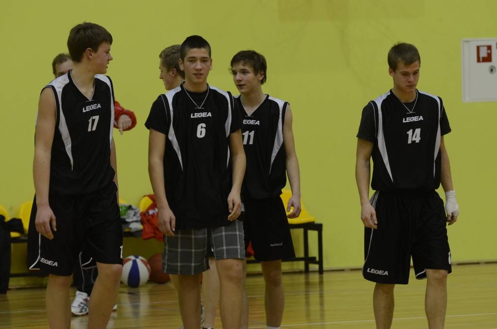 Aizputes vidusskolas basketbolisti.
Autors: Uldis Dobelis