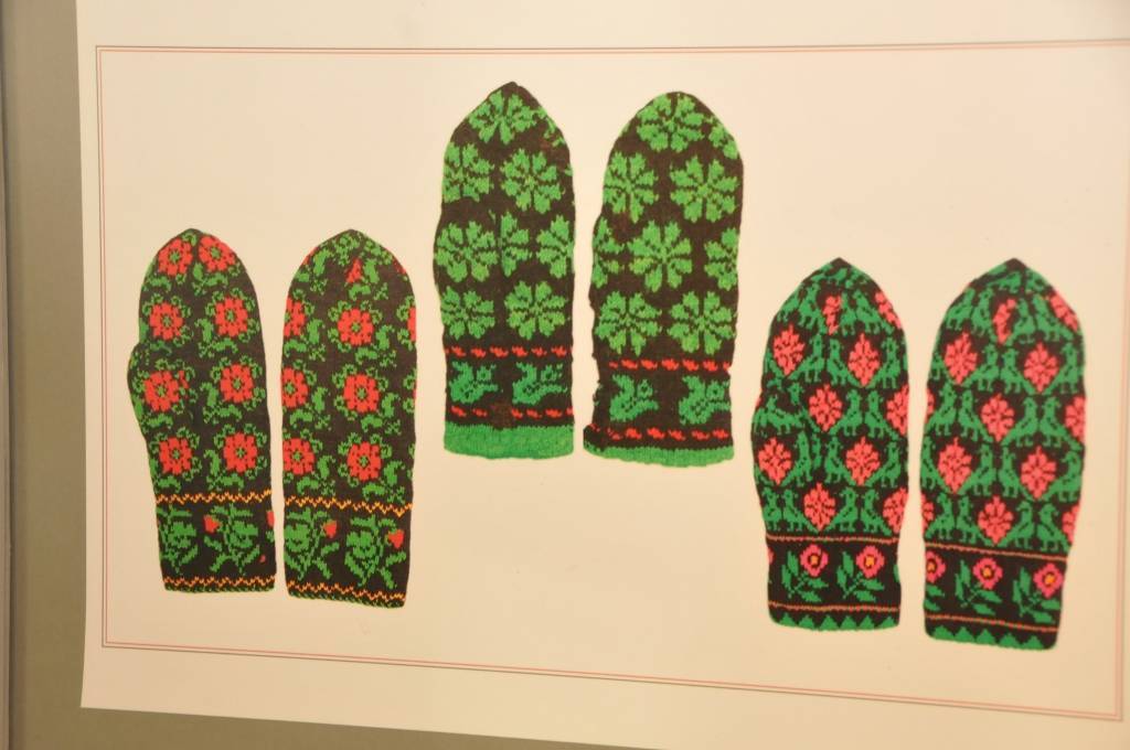 Aizputes novadpētniecības muzeja izstāžu zālē līdz 12. februārim skatāmas Arnolda Aigara fotogrāfijas un rucavnieču adījumi izstādē "Rucavas cimdu vēstījums".
Autors: ReKurZeme, portāls