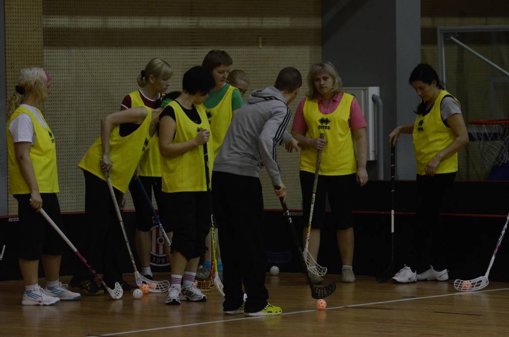 6. janvārī Liepājas Olimpiskajā centrā notika Liepājas florbola kluba "Kurši" vecāku Sporta diena.
Autors: Uldis Dobelis