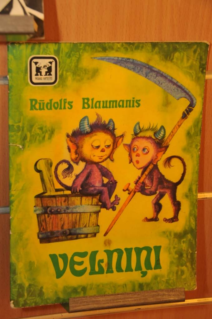 Bērnu bibliotēkā "Vecliepājas Rūķis" Liepājā skatāma tematiska literatūras izstāde "Gandrīz viss par Blaumani…".

Izstāde veltīta latviešu literatūras klasiķa Rūdolfa Blaumaņa (01.01.1863. - 04.09.1908.) 150. jubilejai un piedāvā ieskatu...
Autors: ReKurZeme, portāls