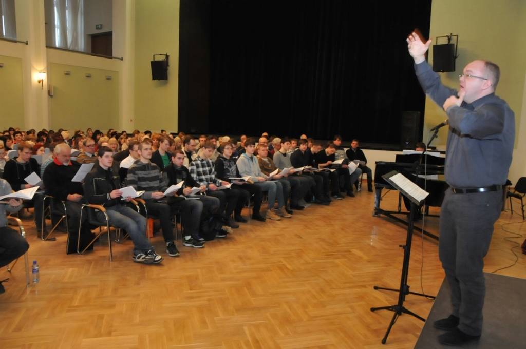 23. februārī, gatavojoties XXV Vispārējiem latviešu Dziesmu un XV Deju svētkiem, Liepājas Latviešu biedrības nama Lielajā zālē notika Liepājas pilsētas un Liepājas koru apriņķa (8 novadu) jaukto koru kopmēģinājums.
Autors: ReKurZeme, portāls
